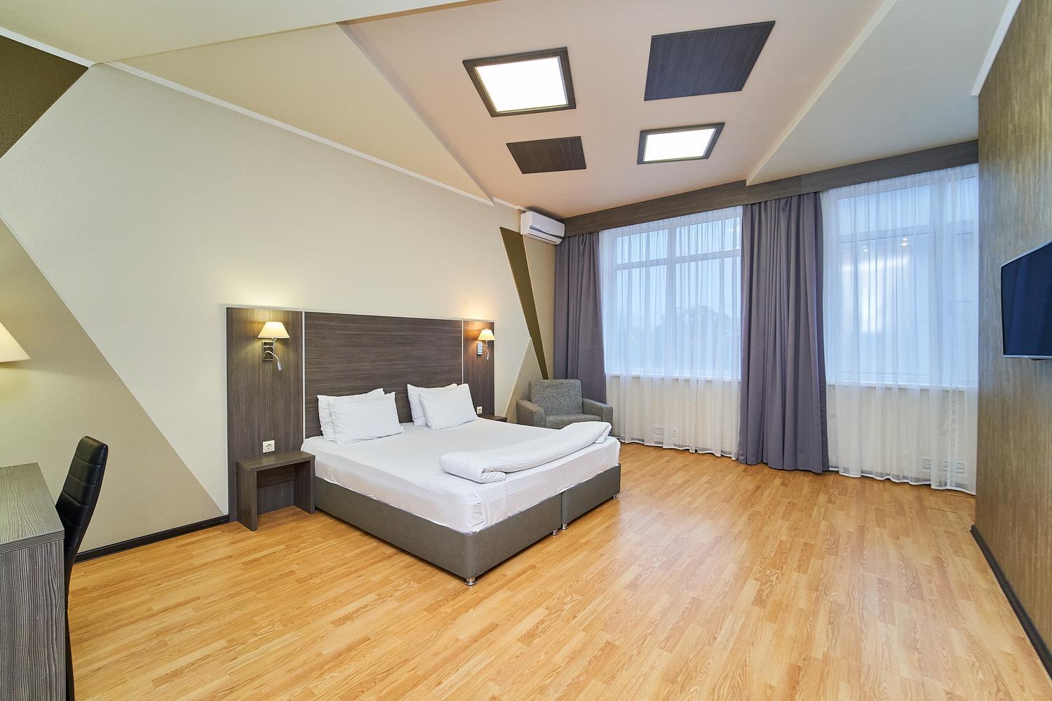 Фото №5: Дом 1573 м² + 17.3 сот. - Краснодар, Карасунский внутригородской округ, ж/м Пашковский, ул. Леонида Лаврова, 73А