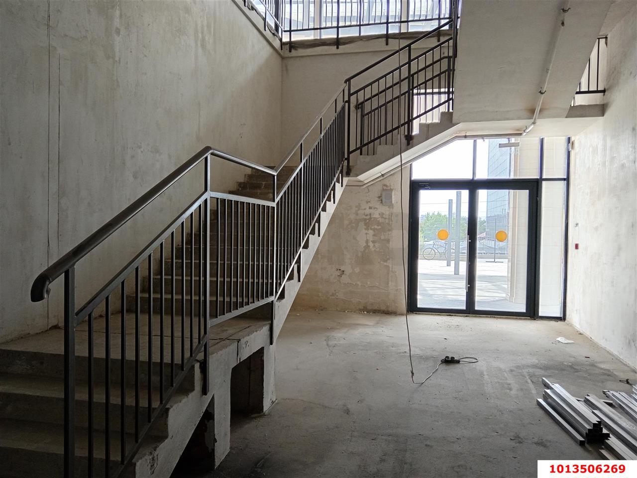 Фото №1: Торговое помещение 392 м² - Краснодар, жилой комплекс Девелопмент Плаза, ул. имени 40-летия Победы, 33Г