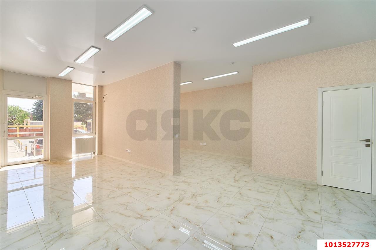 Фото №2: Торговое помещение 61 м² - Краснодар, жилой комплекс Статус, ул. Стасова, 10