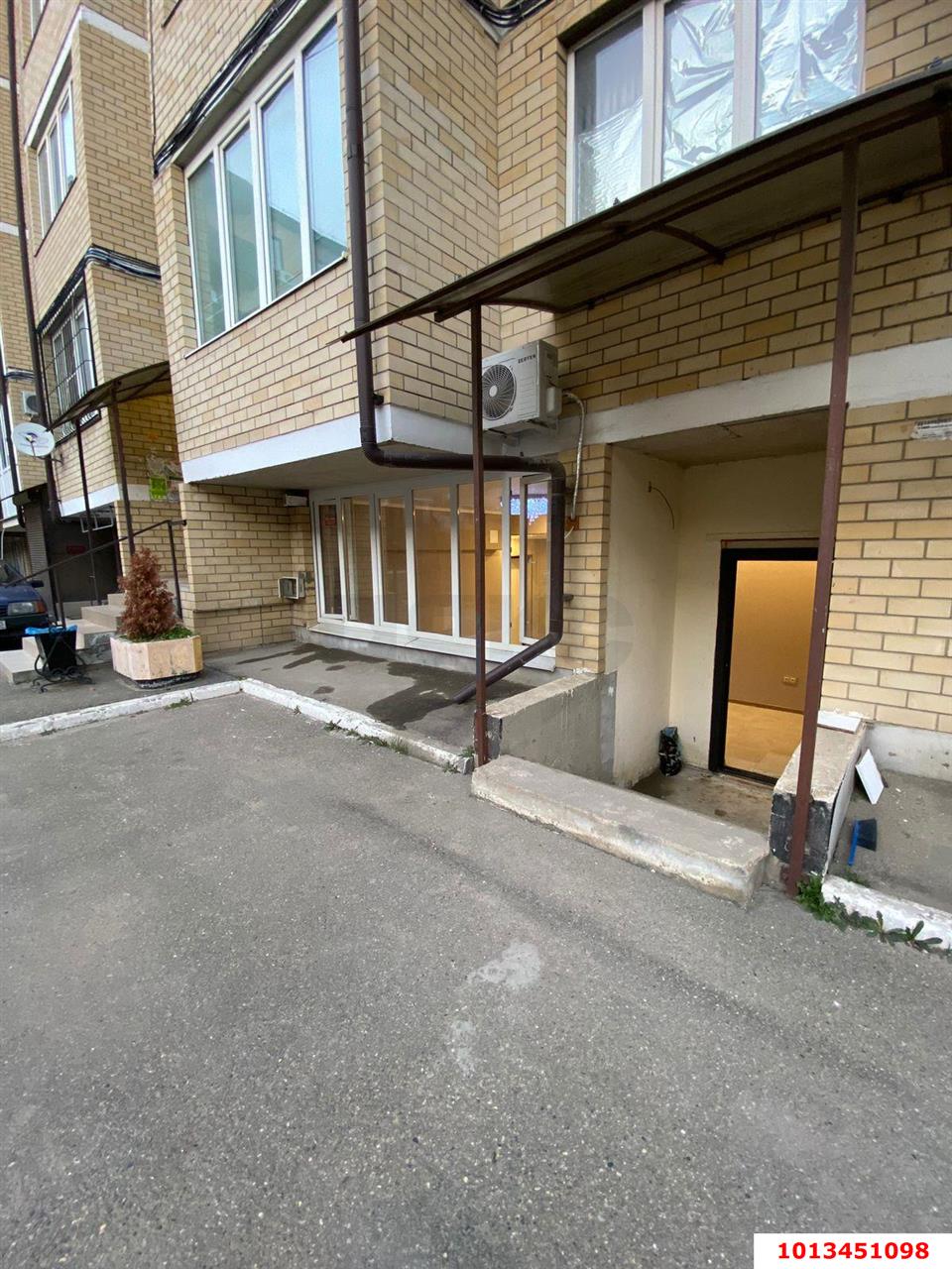 Фото №12: Торговое помещение 36 м² - Краснодар, ЖК Лучезарный, ул. Московская, 154к2