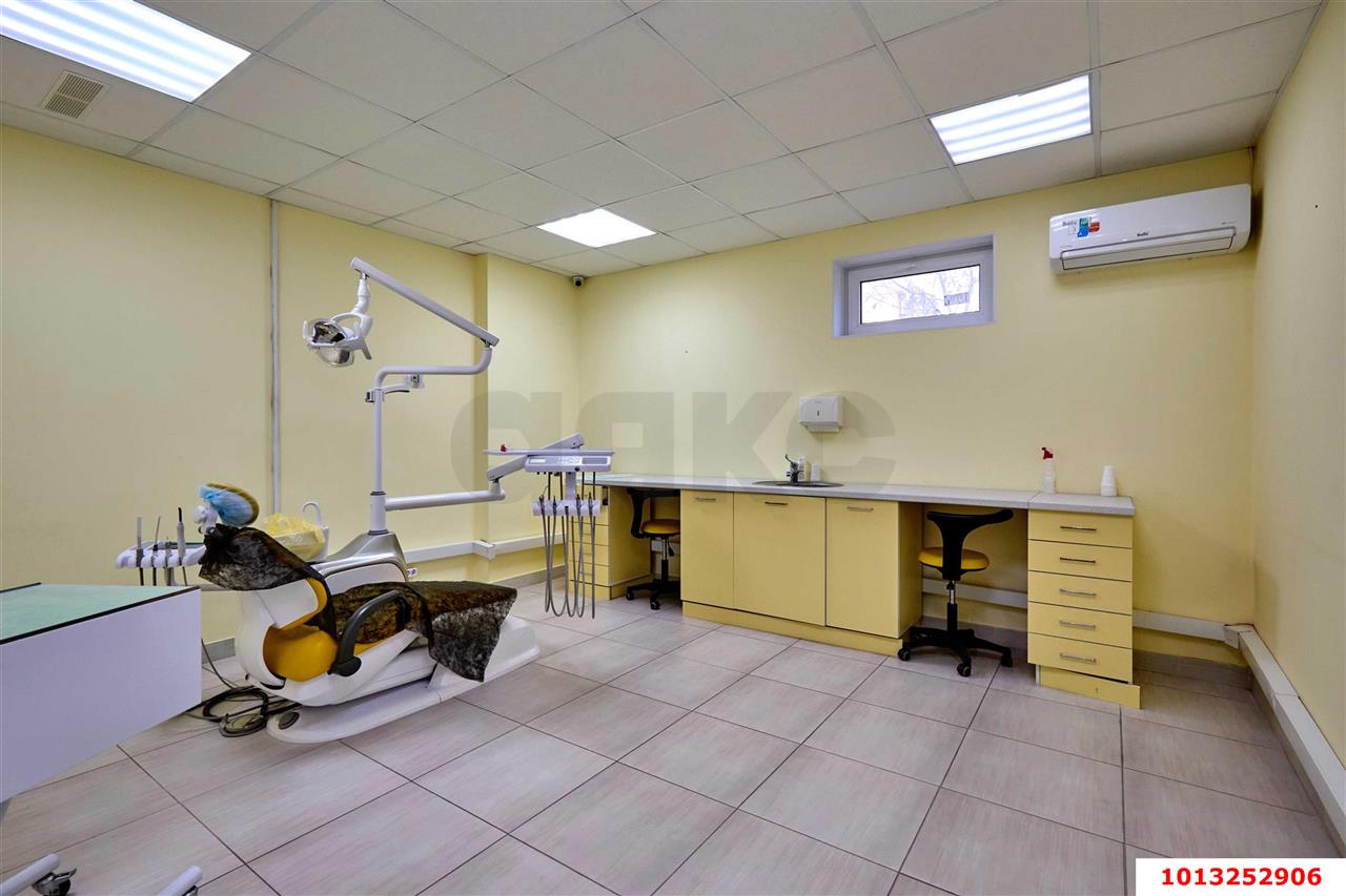 Фото №12: Торговое помещение 156 м² - Геленджик, пр-кт Геленджикский, 41