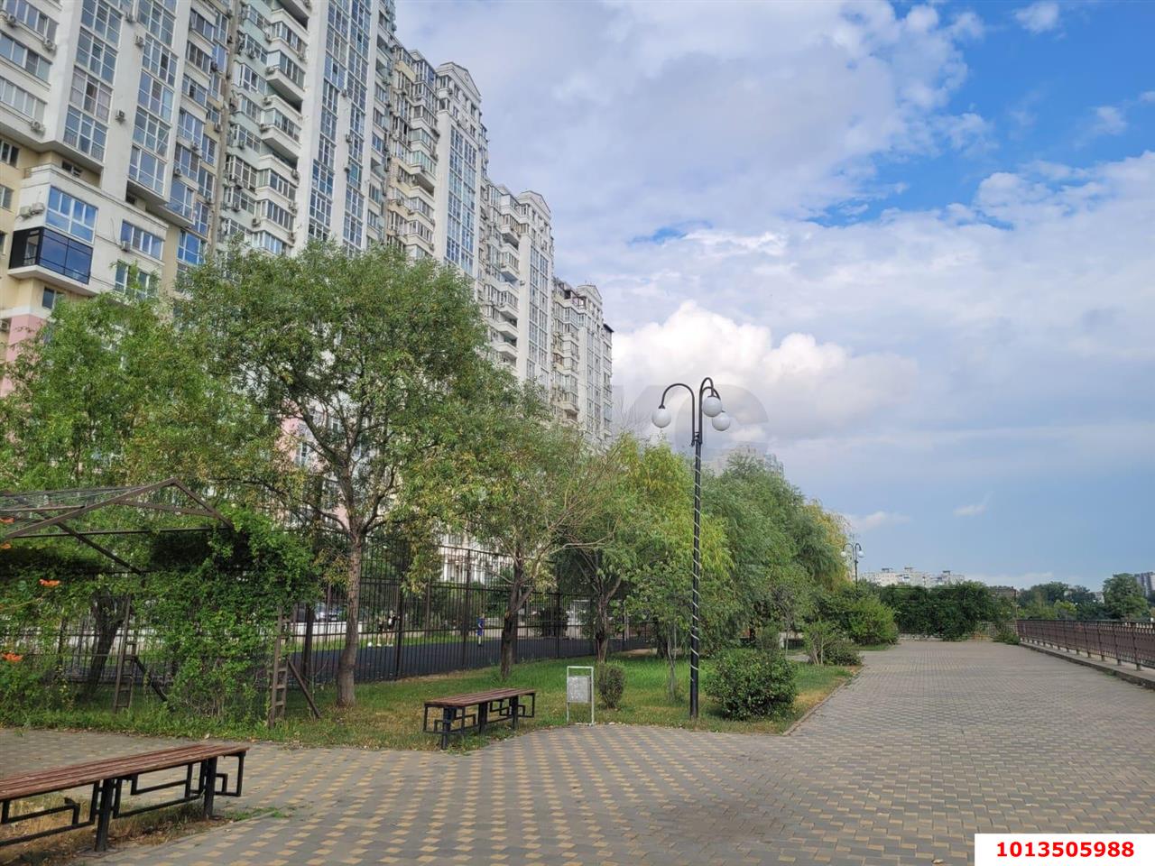 Фото №1: 2-комнатная квартира 84 м² - Краснодар, Карасунский внутригородской округ, Черёмушки, мкр. ЖК Дом у Озера, ул. Селезнёва, 104/1