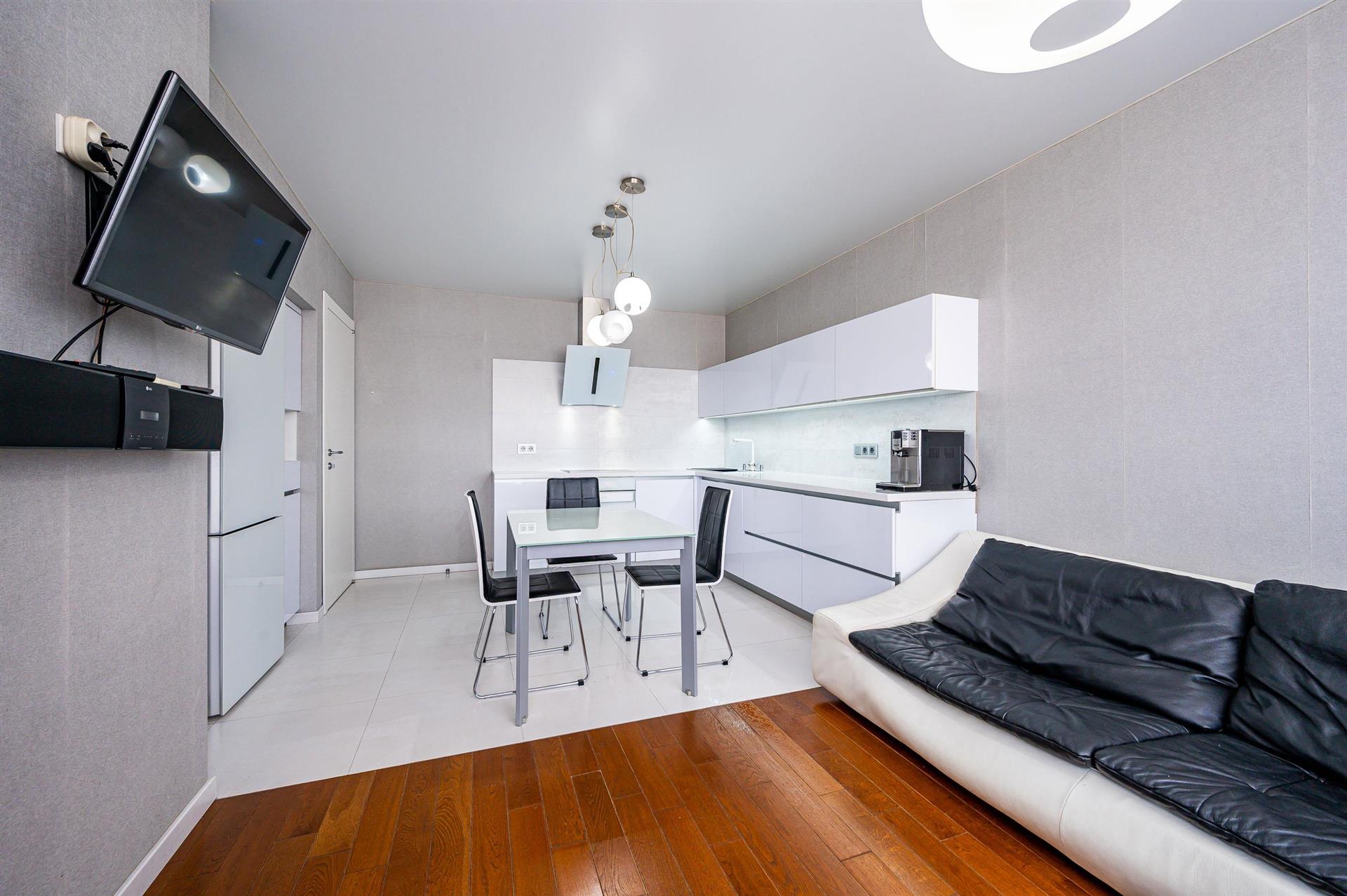 Фото №1: 2-комнатная квартира 81 м² - Краснодар, Школьный, Круглик, мкр. Прикубанский внутригородской округ, ул. Филатова, 19/1