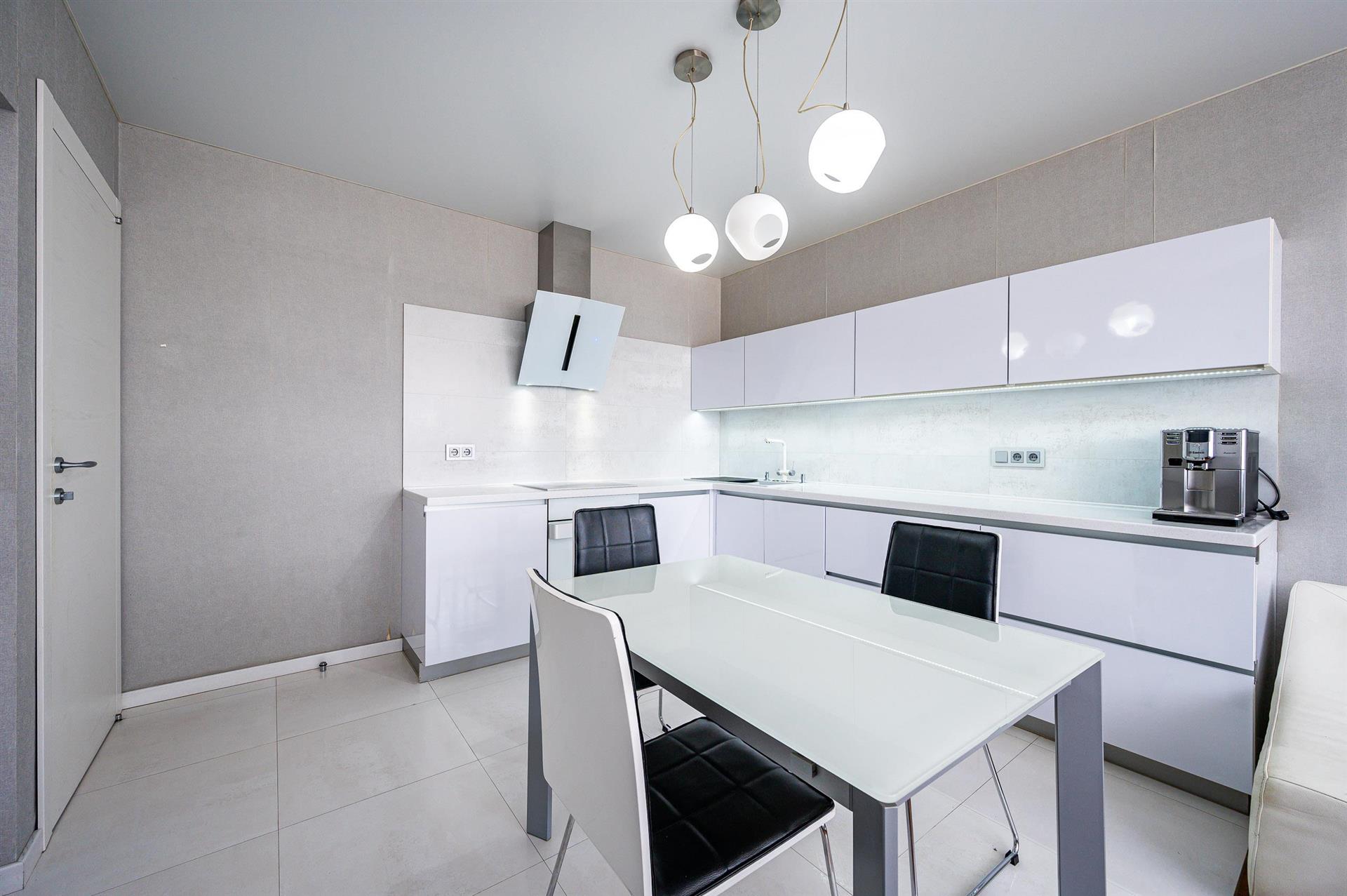 Фото №2: 2-комнатная квартира 81 м² - Краснодар, Школьный, Круглик, мкр. Прикубанский внутригородской округ, ул. Филатова, 19/1