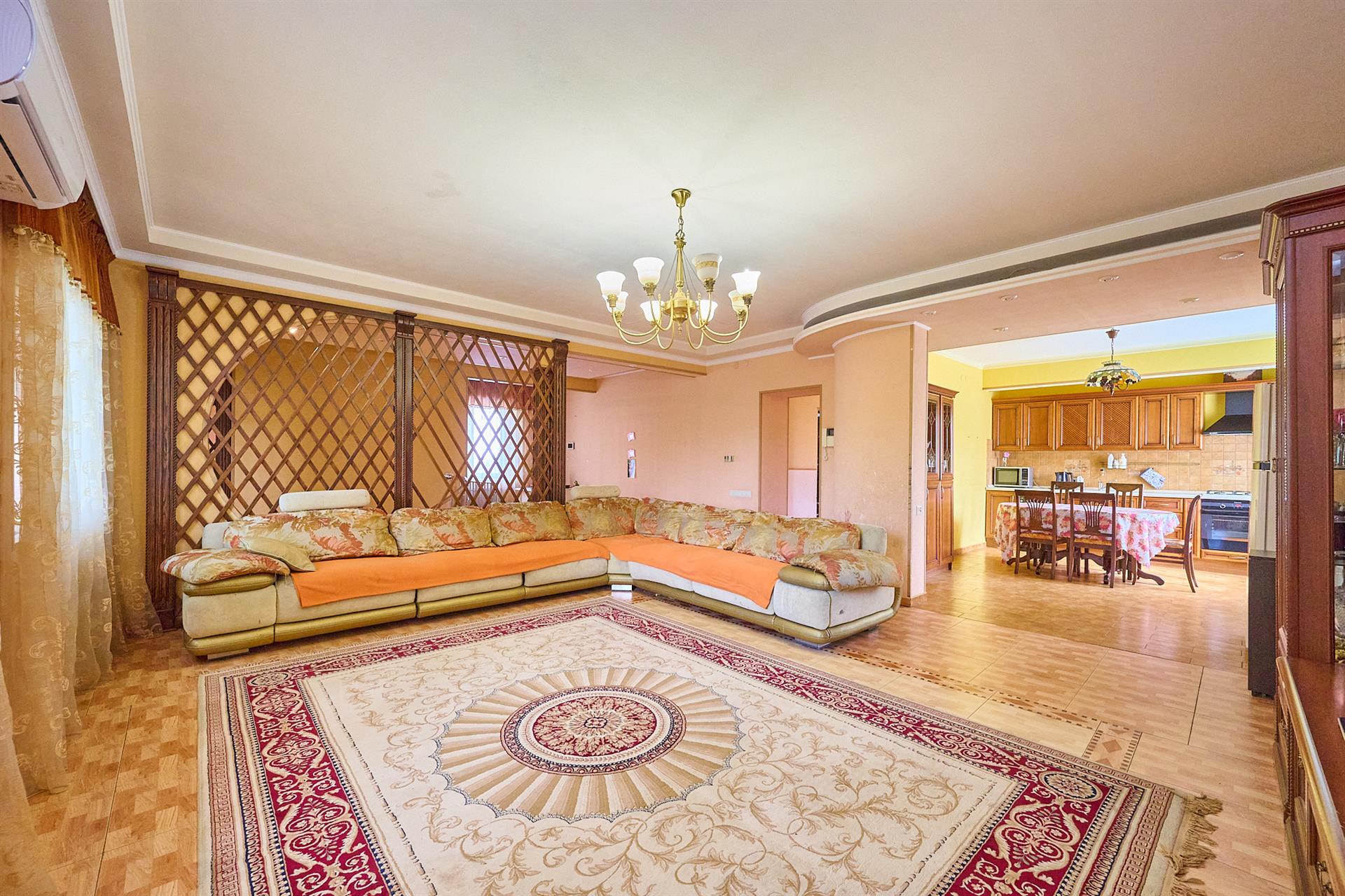 Фото №1: Дом 241 м² + 4.03 сот. - Краснодар, мкр. Западный внутригородской округ, ул. Красных Партизан, 166