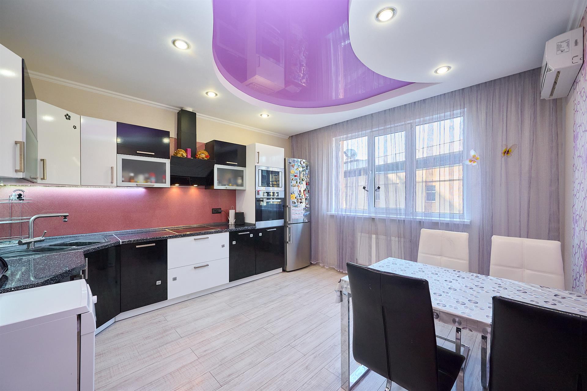 Фото №1: 2-комнатная квартира 90 м² - Краснодар, Западный внутригородской округ, мкр. Кожзавод, ул. Кожевенная, 24