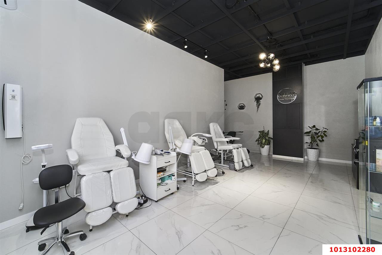 Фото №6: Торговое помещение 88 м² - Краснодар, Юбилейный, б-р Клары Лучко, 8