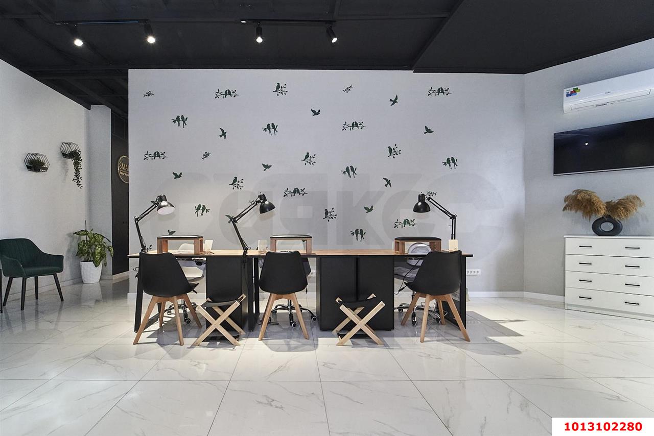 Фото №1: Торговое помещение 88 м² - Краснодар, Юбилейный, б-р Клары Лучко, 8