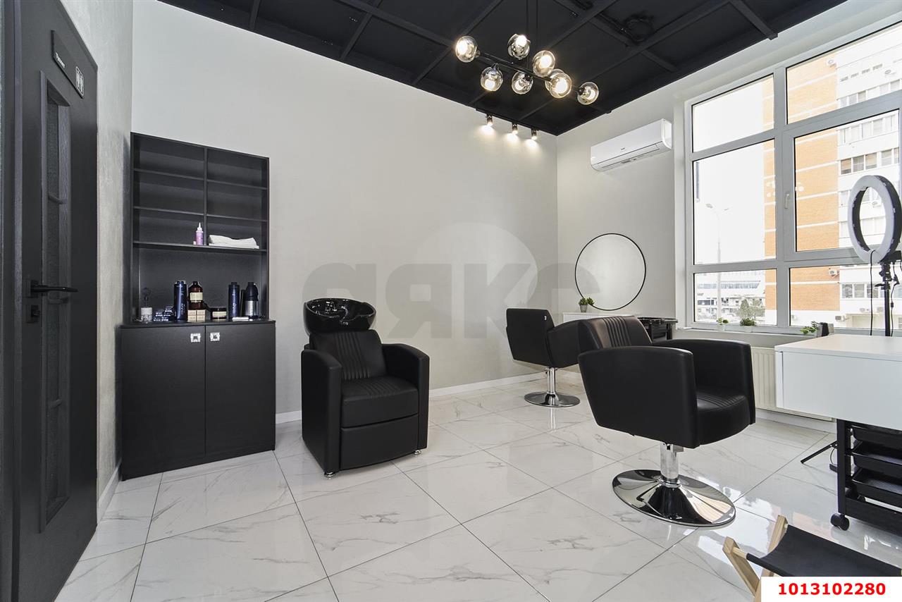 Фото №4: Торговое помещение 88 м² - Краснодар, Юбилейный, б-р Клары Лучко, 8