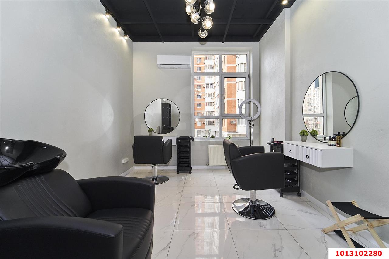 Фото №3: Торговое помещение 88 м² - Краснодар, Юбилейный, б-р Клары Лучко, 8