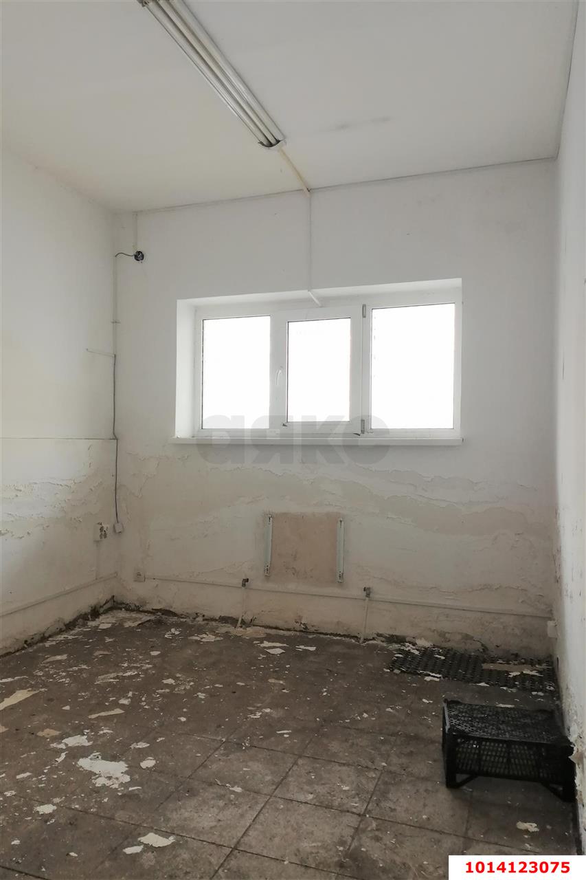 Фото №2: Торговое помещение 34 м² - Российский, Прикубанский внутригородской округ, ул. Ратной Славы, 25