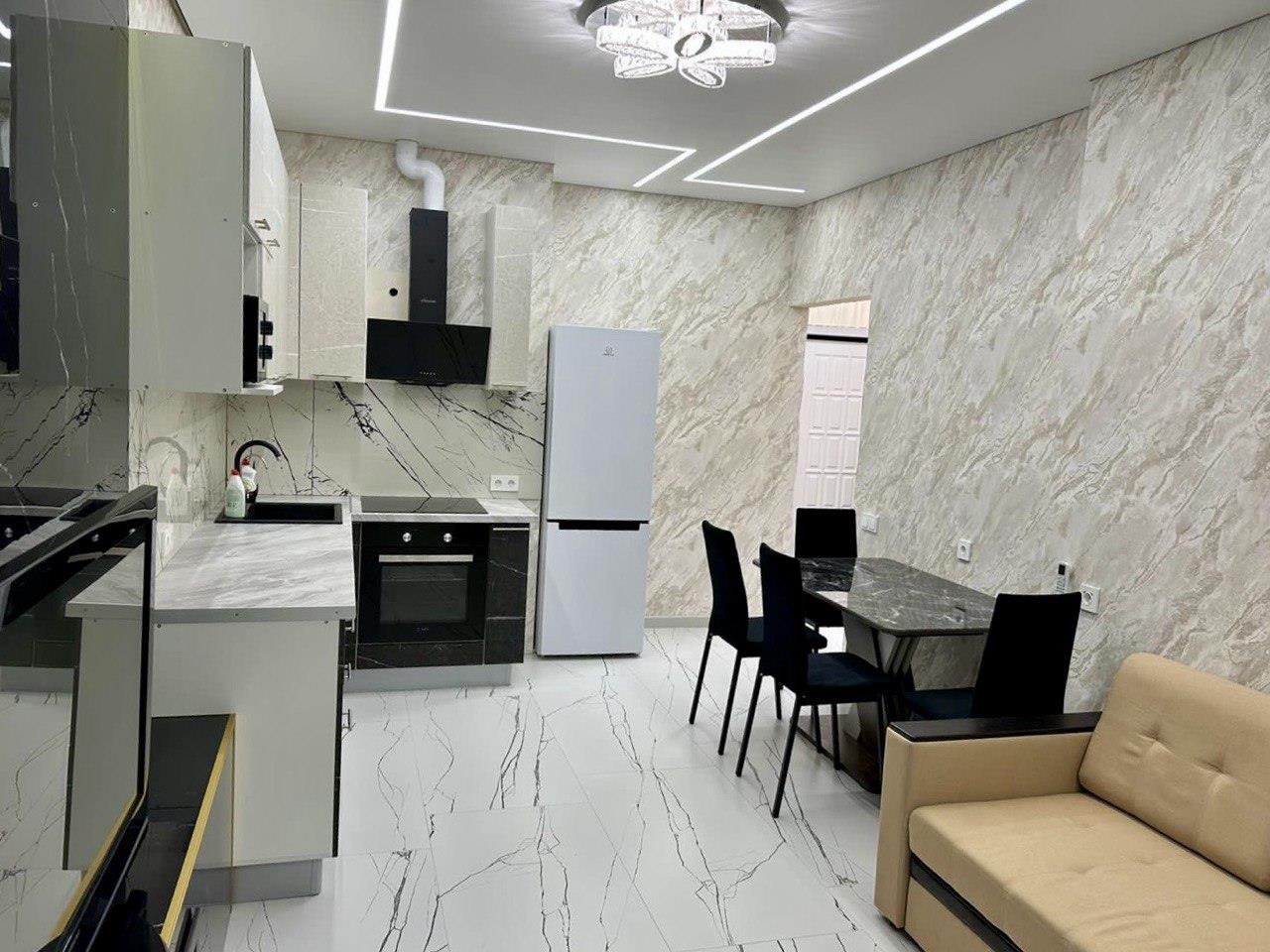 Фото №1: 1-комнатная квартира 50 м² - Краснодар, Прикубанский внутригородской округ, Школьный, Круглик, мкр. жилой комплекс Версаль, ул. Черниговская, 1