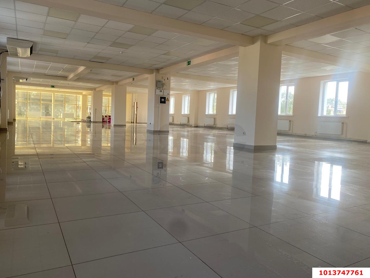 Фото №2: Коммерция 450 м² - Краснодар, Центральный внутригородской округ, мкр. Центральный, ул. Железнодорожная, 31