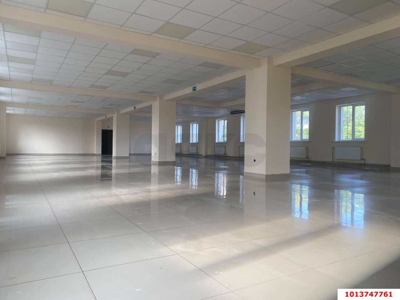 Фото №1: Коммерция 450 м² - Краснодар, Центральный внутригородской округ, мкр. Центральный, ул. Железнодорожная, 31