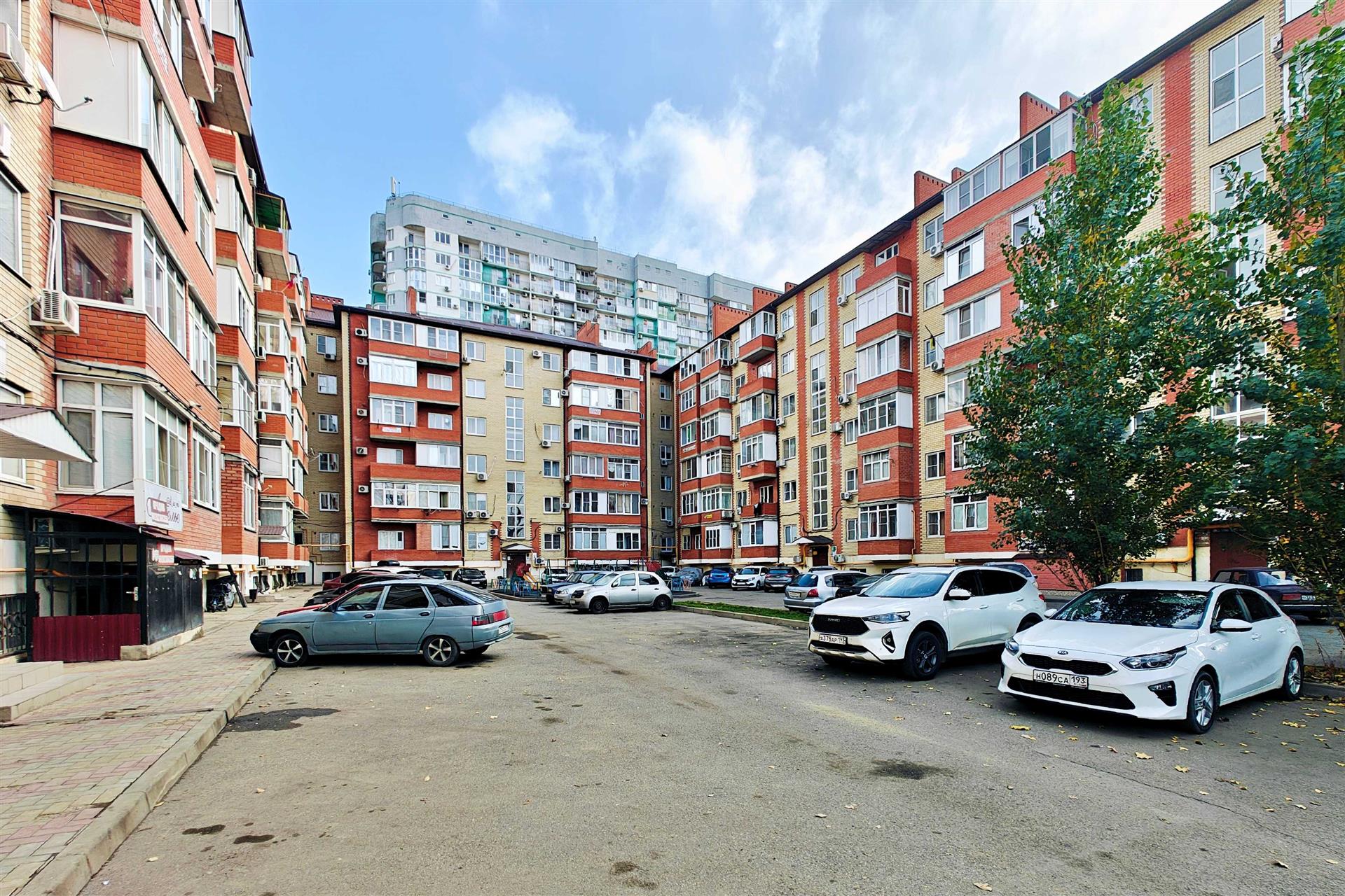 Фото №1: 1-комнатная квартира 38 м² - Краснодар, Прикубанский внутригородской округ, мкр. Прикубанский внутригородской округ, ул. Кирилла Россинского, 69