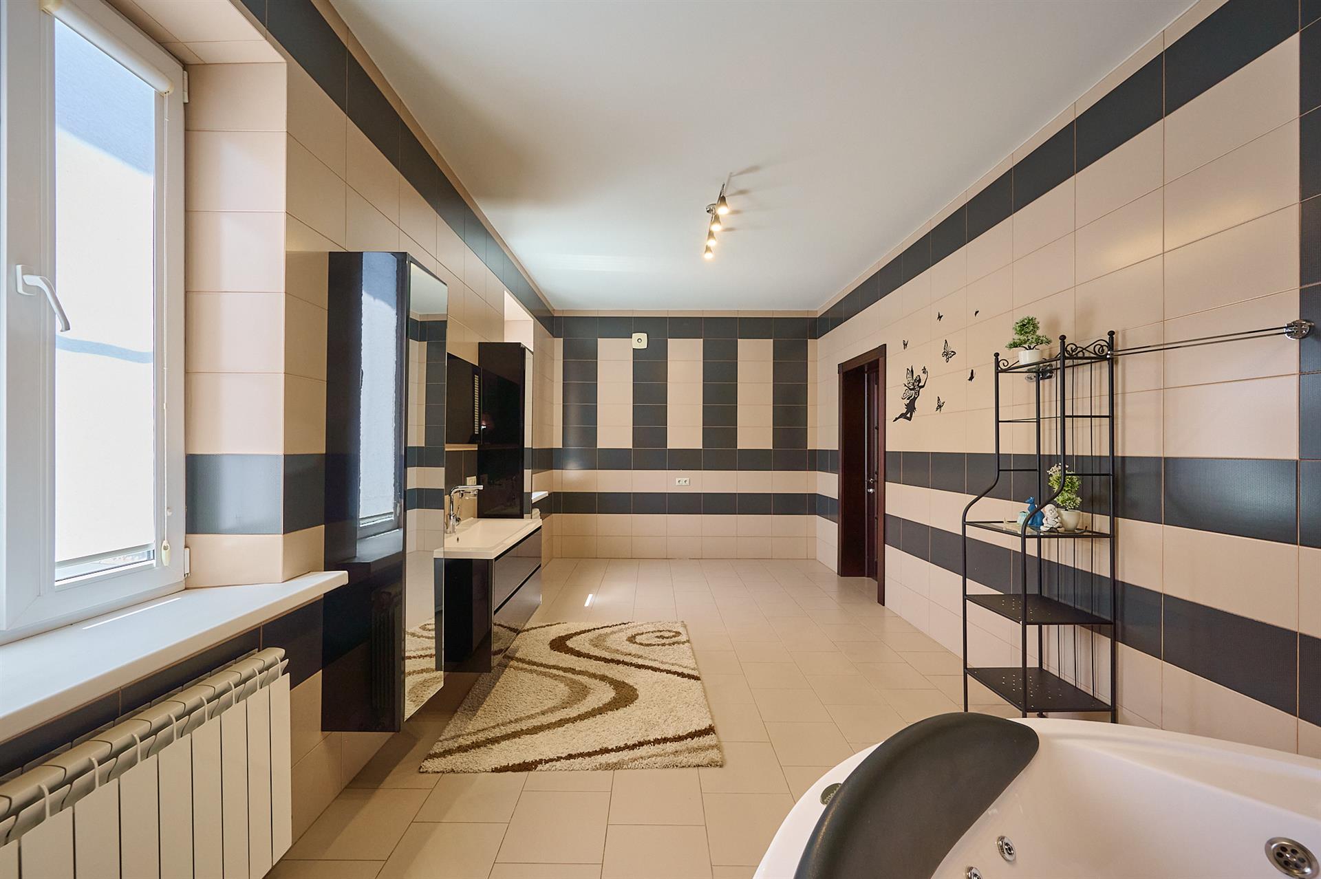 Фото №8: Дом 314 м² + 8 сот. - Краснодар, Прикубанский внутригородской округ, Калинино, мкр. Завод Радиоизмерительных Приборов, ул. Аральская, 54