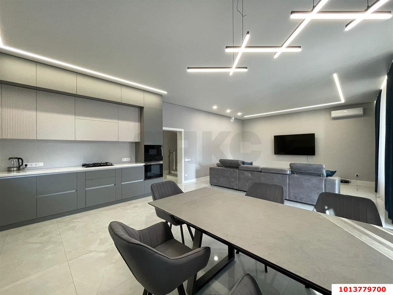 Фото №2: Дом 275 м² + 10 сот. - СНТ Пригород, мкр. Прикубанский внутригородской округ, ул. Атамана Круковского