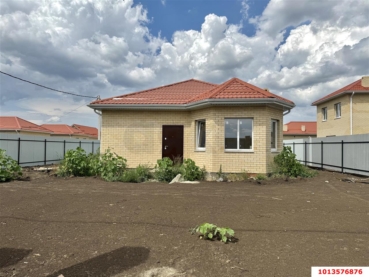 Фото №1: Дом 89 м² + 4.88 сот. - Южный, коттеджный  Южная столица, ул. Волжская, 103