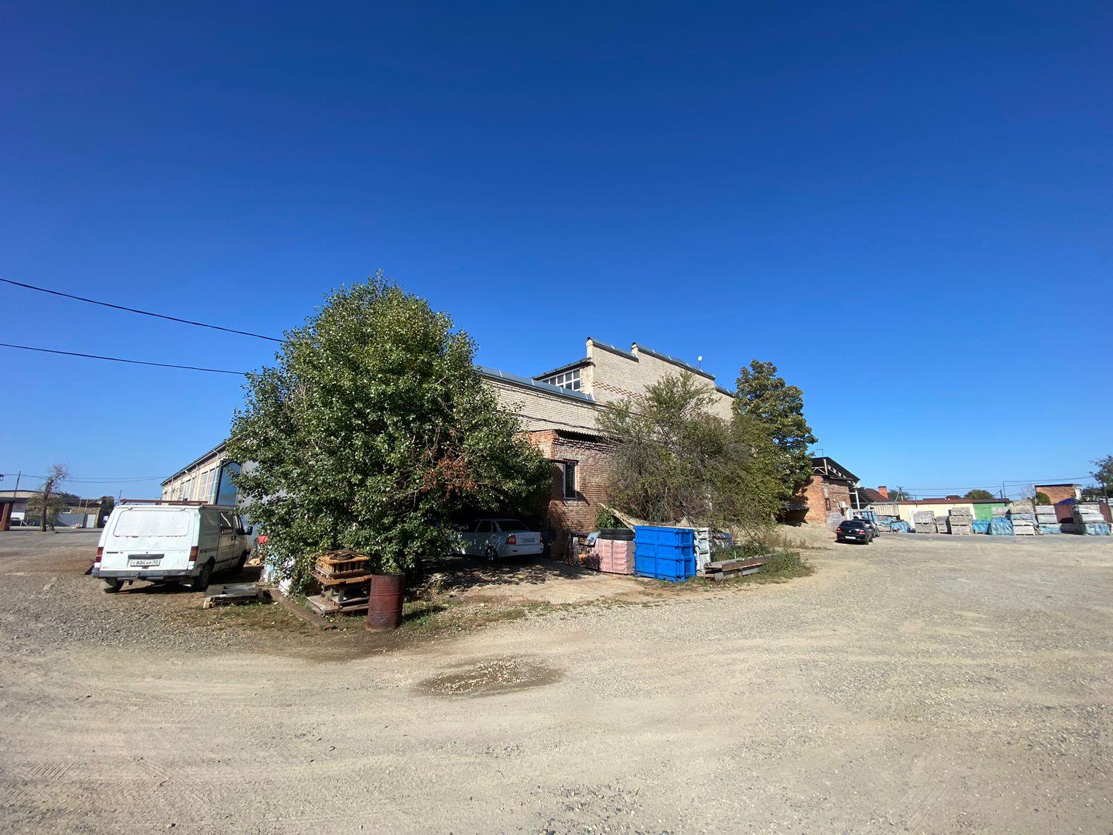 Фото №6: Коммерция 2200 м² - Лабинск, ул. Революционная