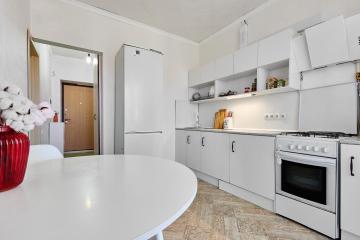 Фото №1: 1-комнатная квартира 38 м² - Берёзовый, мкр. Витаминкомбинат, ул. Целиноградская, 4/2Б