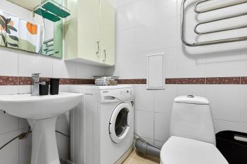 Фото №1: 1-комнатная квартира 43 м² - Берёзовый, мкр. Витаминкомбинат, ул. Целиноградская, 4/2Б