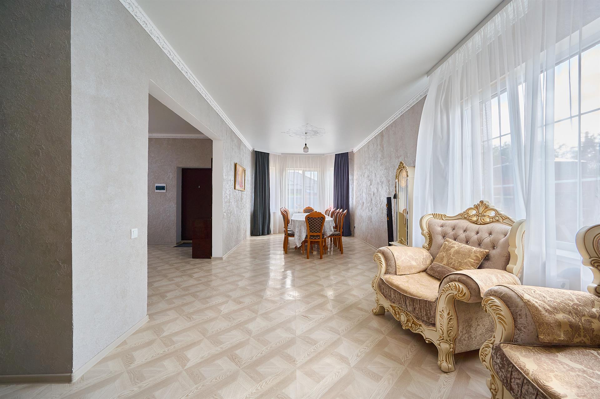 Фото №3: Дом 165 м² + 4.2 сот. - Российский, ул. имени В.М. Комарова, 16