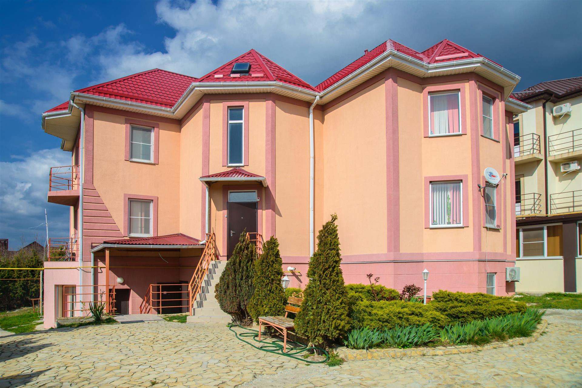 Фото №8: Коммерция 50 м² - Южная Озереевка, Прикубанский внутригородской округ, Завод Радиоизмерительных Приборов, Музыкальный, мкр. жилой комплекс Притяжение, ул. Ильича, 1