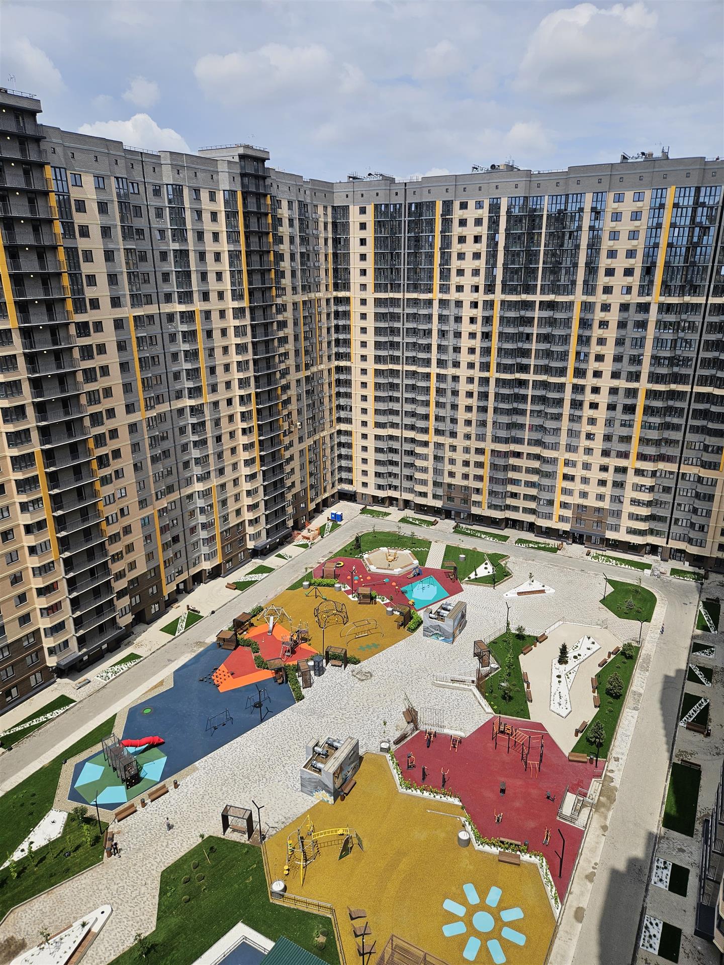 Фото №1: 1-комнатная квартира 37 м² - Краснодар, ЖК Урал, Карасунский внутригородской округ, Камвольно-суконный Комбинат, мкр. жилой комплекс Ural, ул. Уральская, 87/7