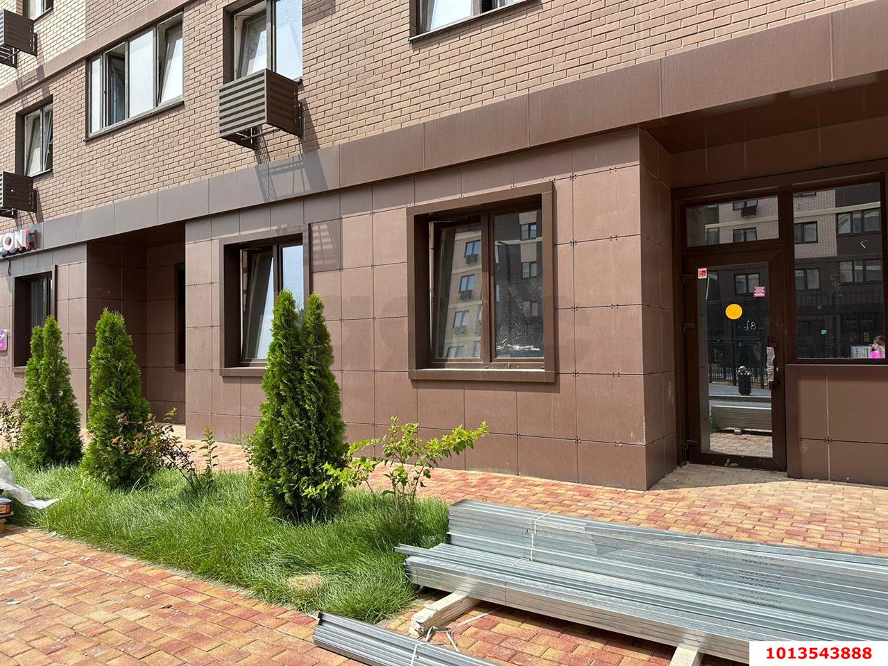 Фото №3: Торговое помещение 42 м² - Краснодар, жилой комплекс Новые Сезоны, ул. Скандинавская, 1