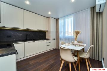 Фото №1: 2-комнатная квартира <span class="whitespace-nowrap">54 м²</span>, <span class="whitespace-nowrap">10/18 эт.</span> - Краснодар, мкр. жилой комплекс Сограт, ул. Красных Партизан, 4/15