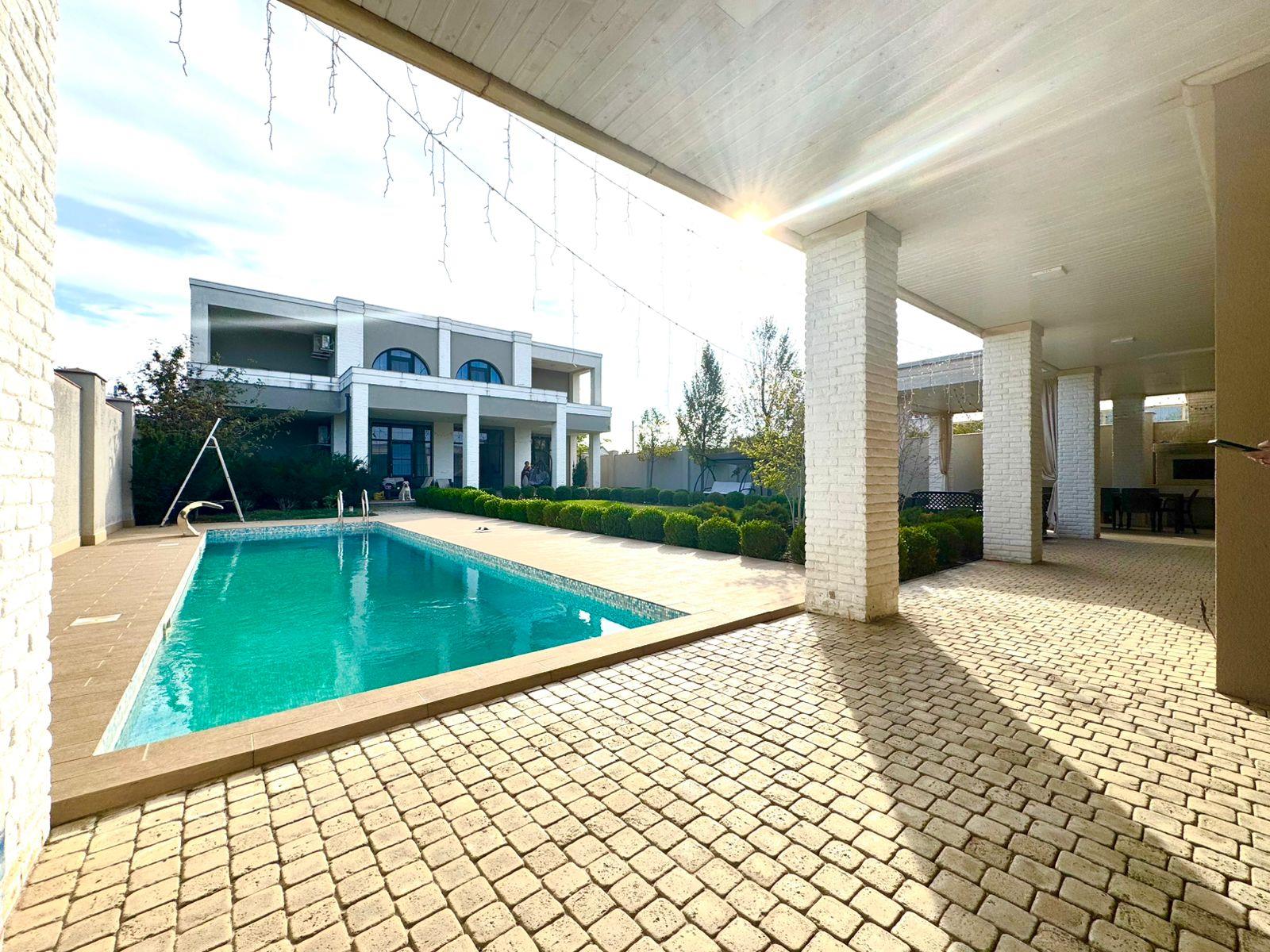 Фото №1: Дом 407 м² + 10 сот. - Краснодар, ул. Братьев Черников, 5