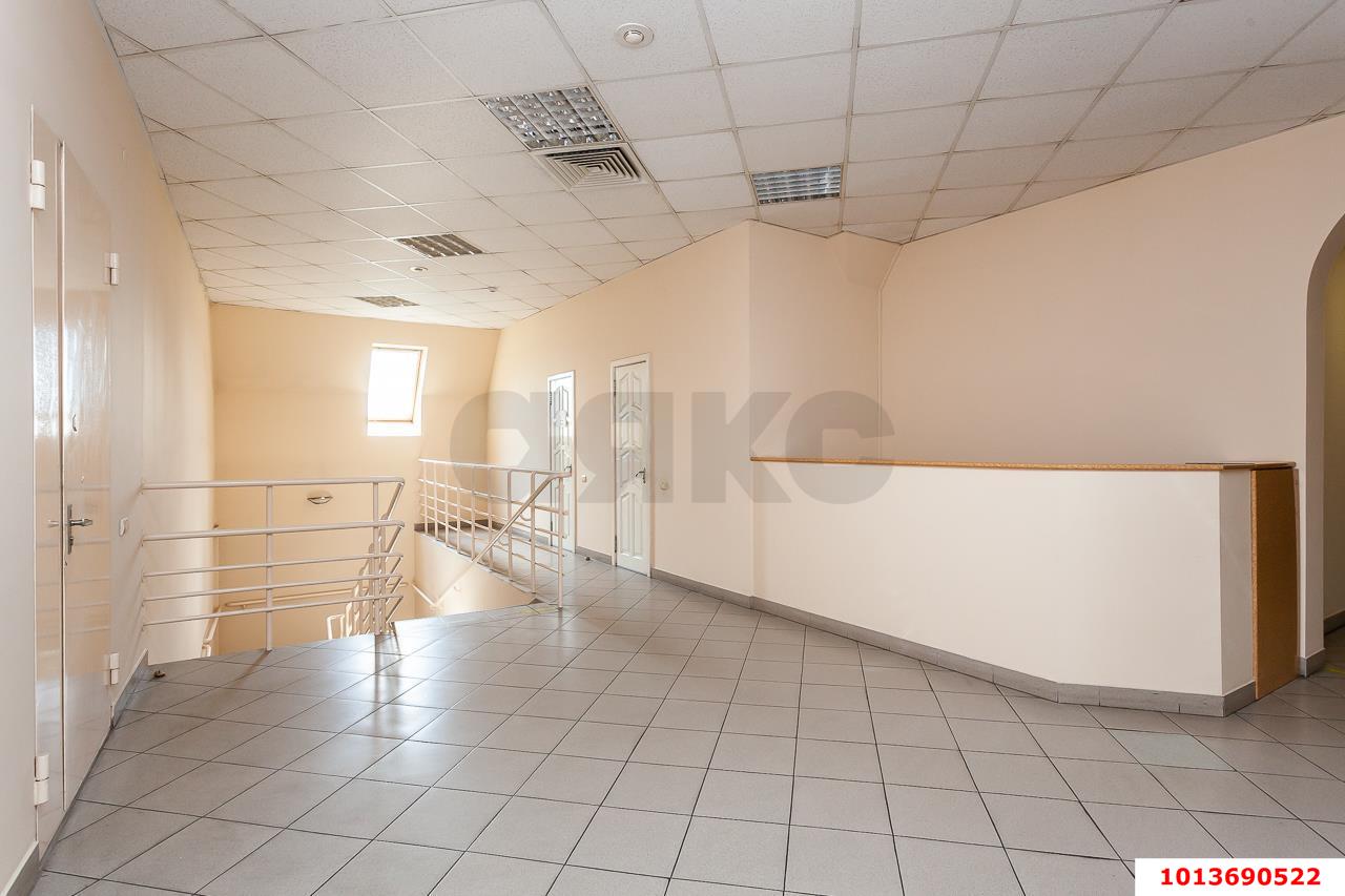 Фото №5: Торговое помещение 960 м² - Краснодар, Сельскохозяйственный Институт, ул. Академика Трубилина, 120