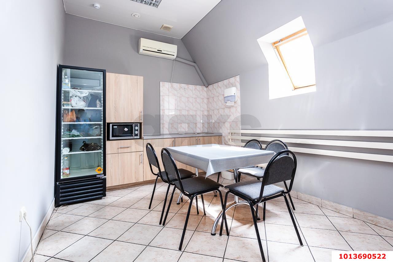 Фото №2: Торговое помещение 960 м² - Краснодар, Сельскохозяйственный Институт, ул. Академика Трубилина, 120