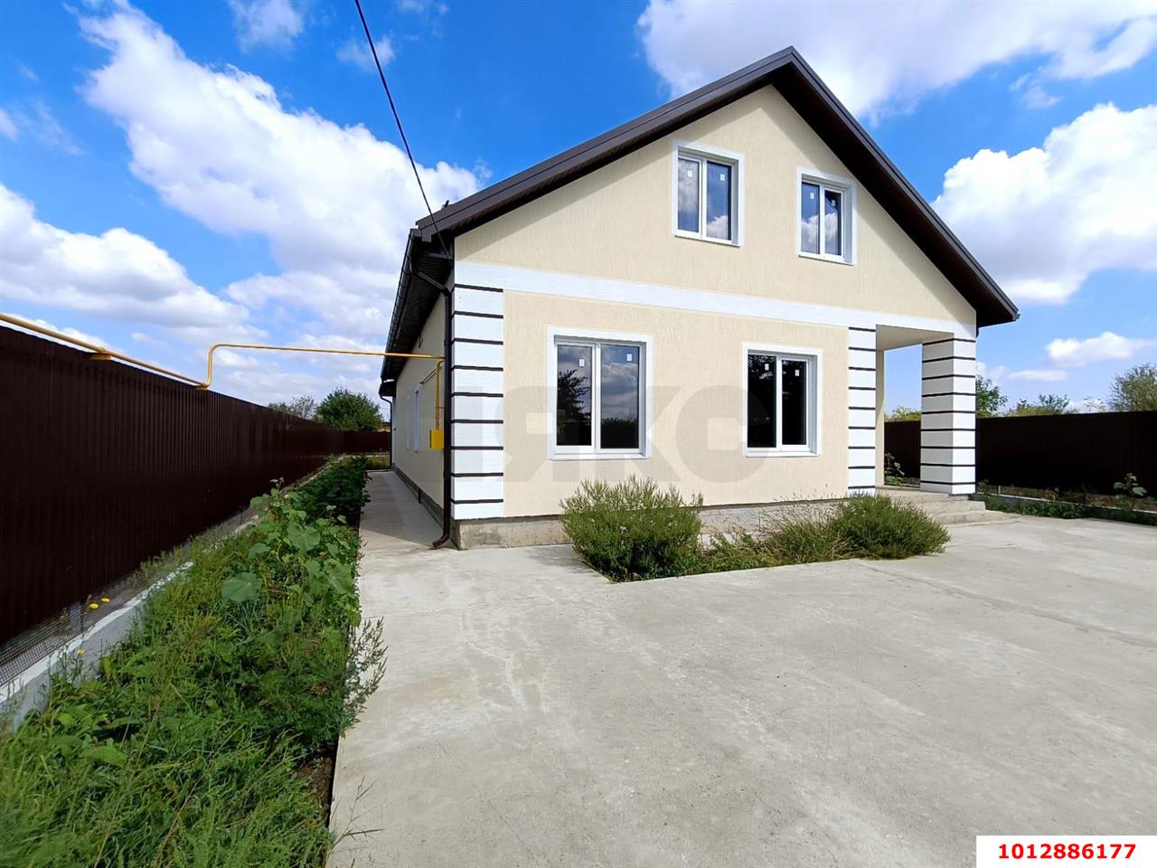 Фото №1: Дом 230 м² + 9.55 сот. - Новодмитриевская, ул. Атаманская, 10