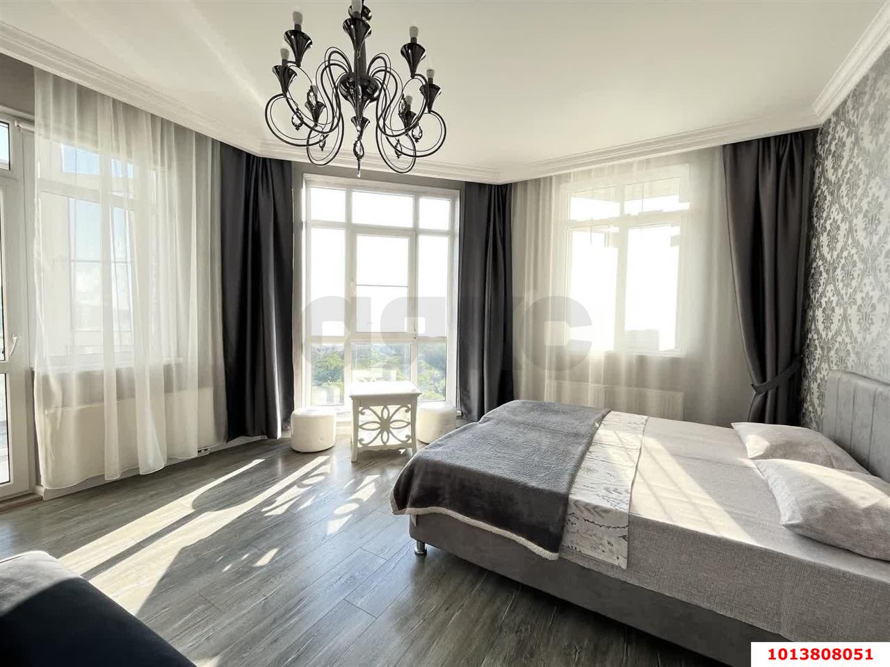 Фото №1: 2-комнатная квартира 71 м² - Кабардинка, Карасунский внутригородской округ, мкр. Комсомольский, ул. Мира, 15