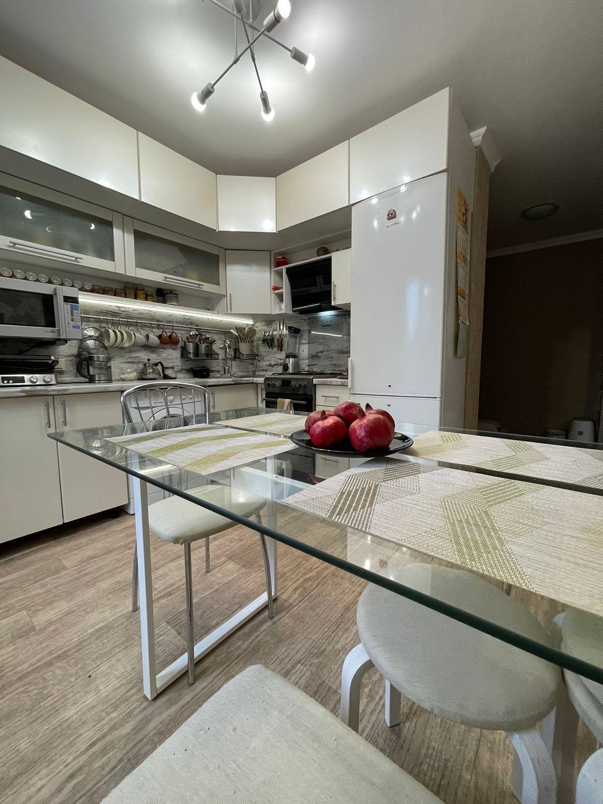 Фото №1: 2-комнатная квартира 52 м² - Краснодар, Карасунский внутригородской округ, мкр. Хлопчато-бумажный Комбинат, ул. Алтайская, 4/1