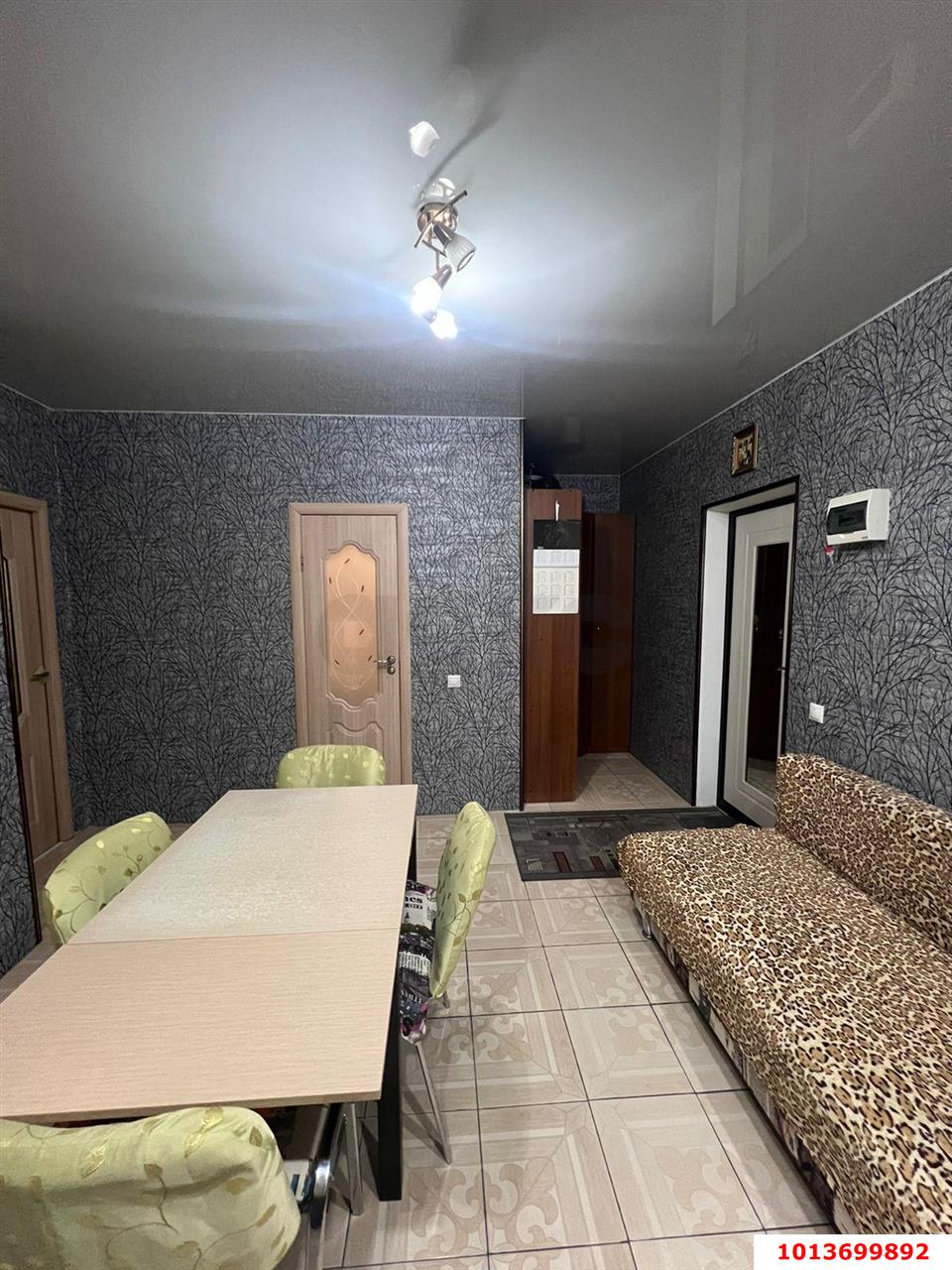 Фото №2: 2-комнатная квартира <span class="whitespace-nowrap">44 м²</span>, <span class="whitespace-nowrap">2/10 эт.</span> - Краснодар, Прикубанский внутригородской округ, мкр. Музыкальный, ул. имени Сергея Есенина, 94