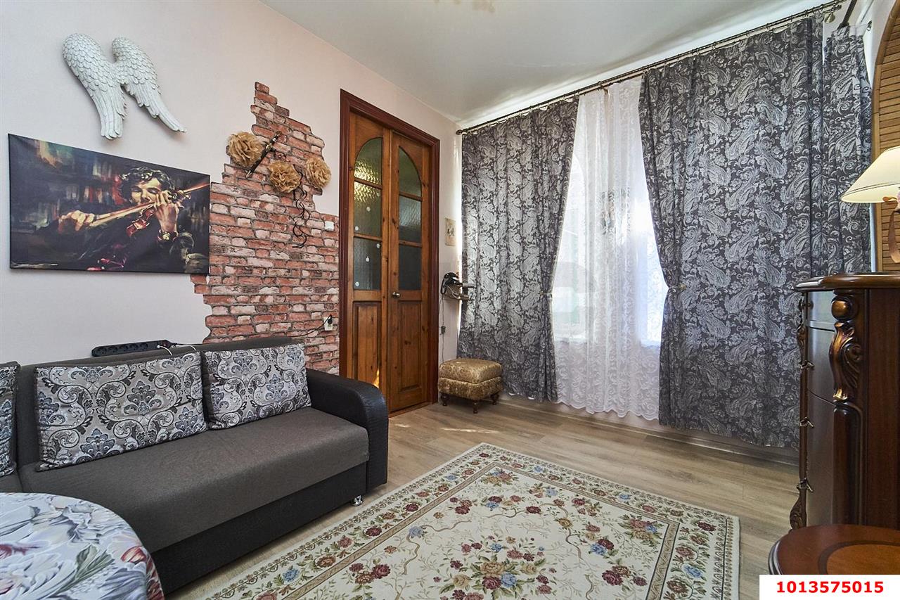 Фото №1: 3-комнатная квартира 46 м² - Краснодар, Центральный внутригородской округ, мкр. Центральный, пер. Насыпной, 18