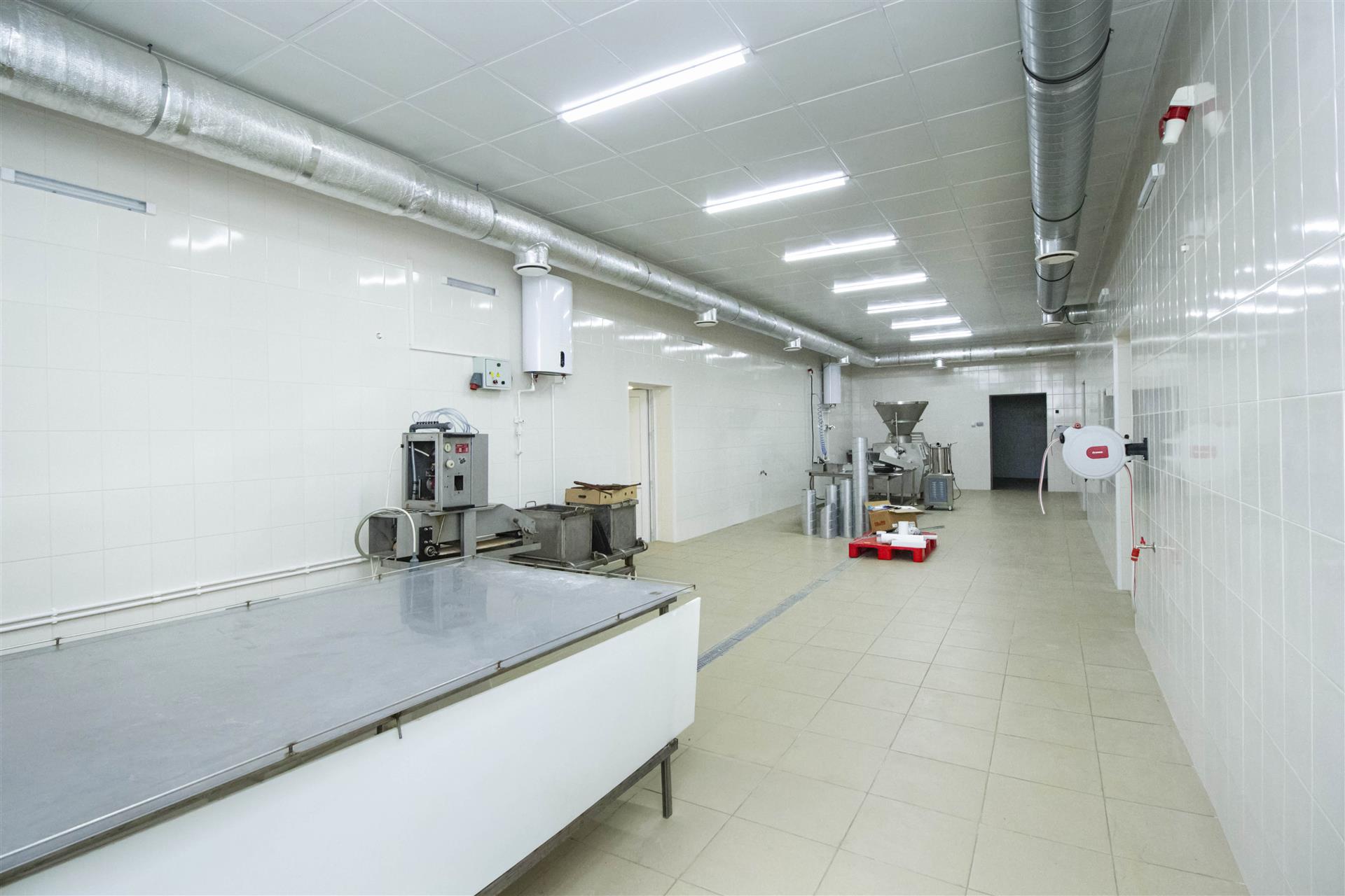 Фото №3: Коммерция 391 м² - Новотитаровская