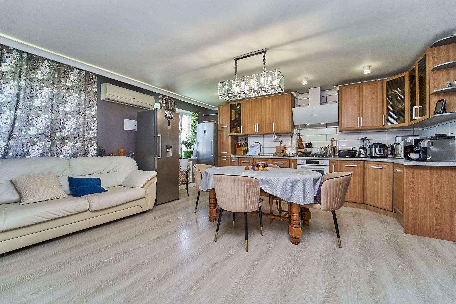 Фото №4: Дом 221 м² + 9.2 сот. - Приморско-Ахтарск, ул. Комиссара Шевченко, 1/1