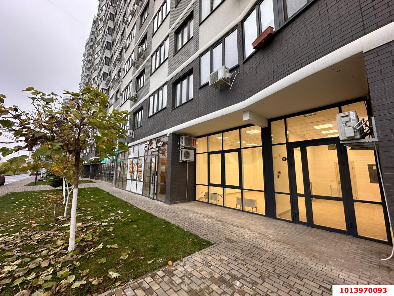 Фото №1: Торговое помещение 43 м² - Краснодар, жилой комплекс Дружный, б-р Адмиралтейский, 3к3