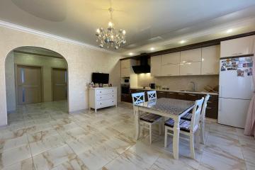 Фото №1: 2-комнатная квартира 65 м² - Краснодар, мкр. Прикубанский внутригородской округ, ул. Сахалинская, 12