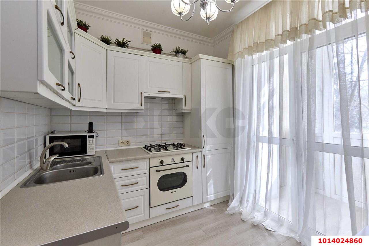 Фото №1: 3-комнатная квартира 77 м² - Краснодар, Центральный внутригородской округ, мкр. Центральный, ул. имени Пушкина, 47