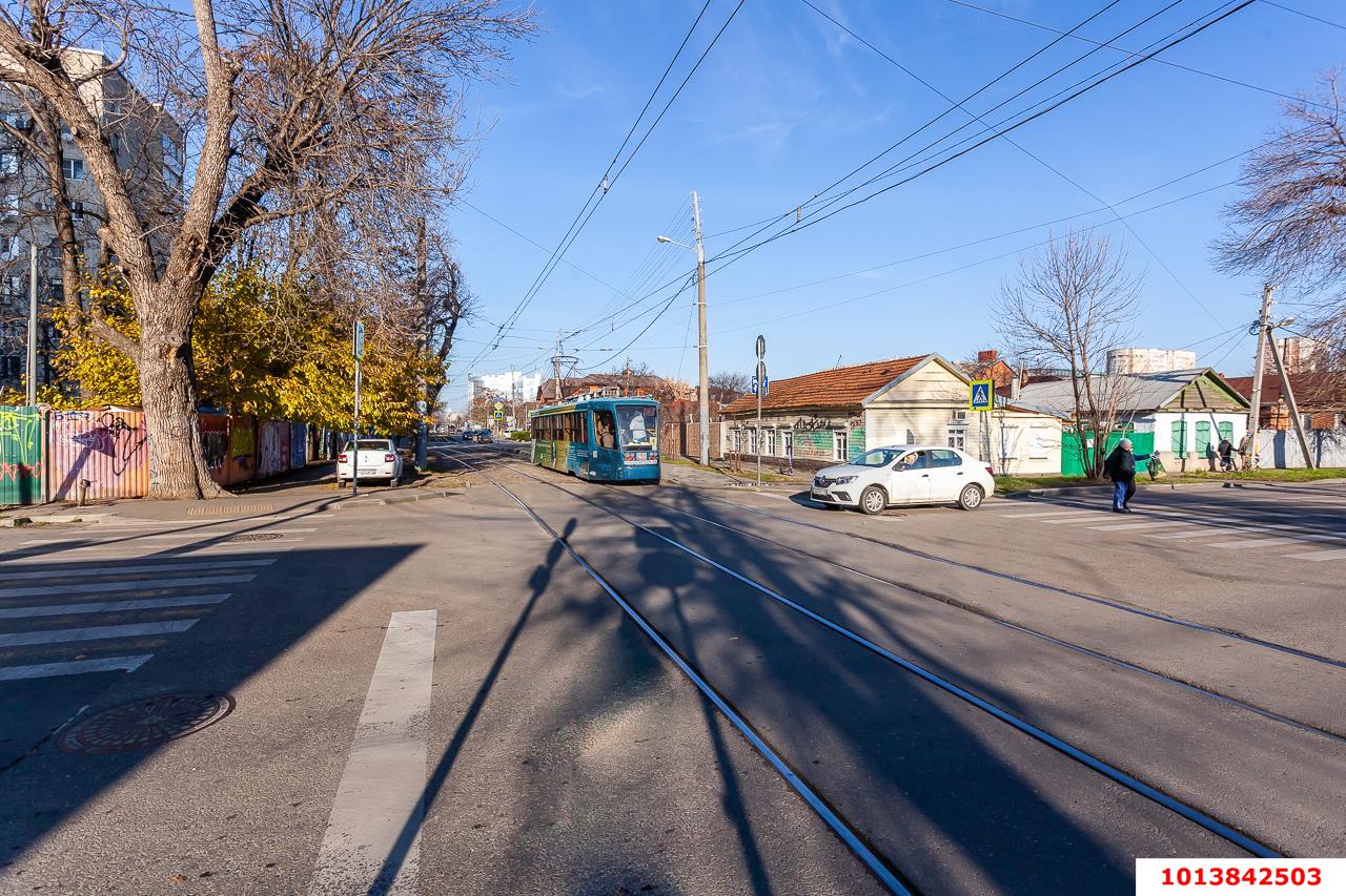 Фото №2: 2-комнатная квартира 38 м² - Краснодар, Центральный внутригородской округ, мкр. Центральный, ул. Коммунаров, 228