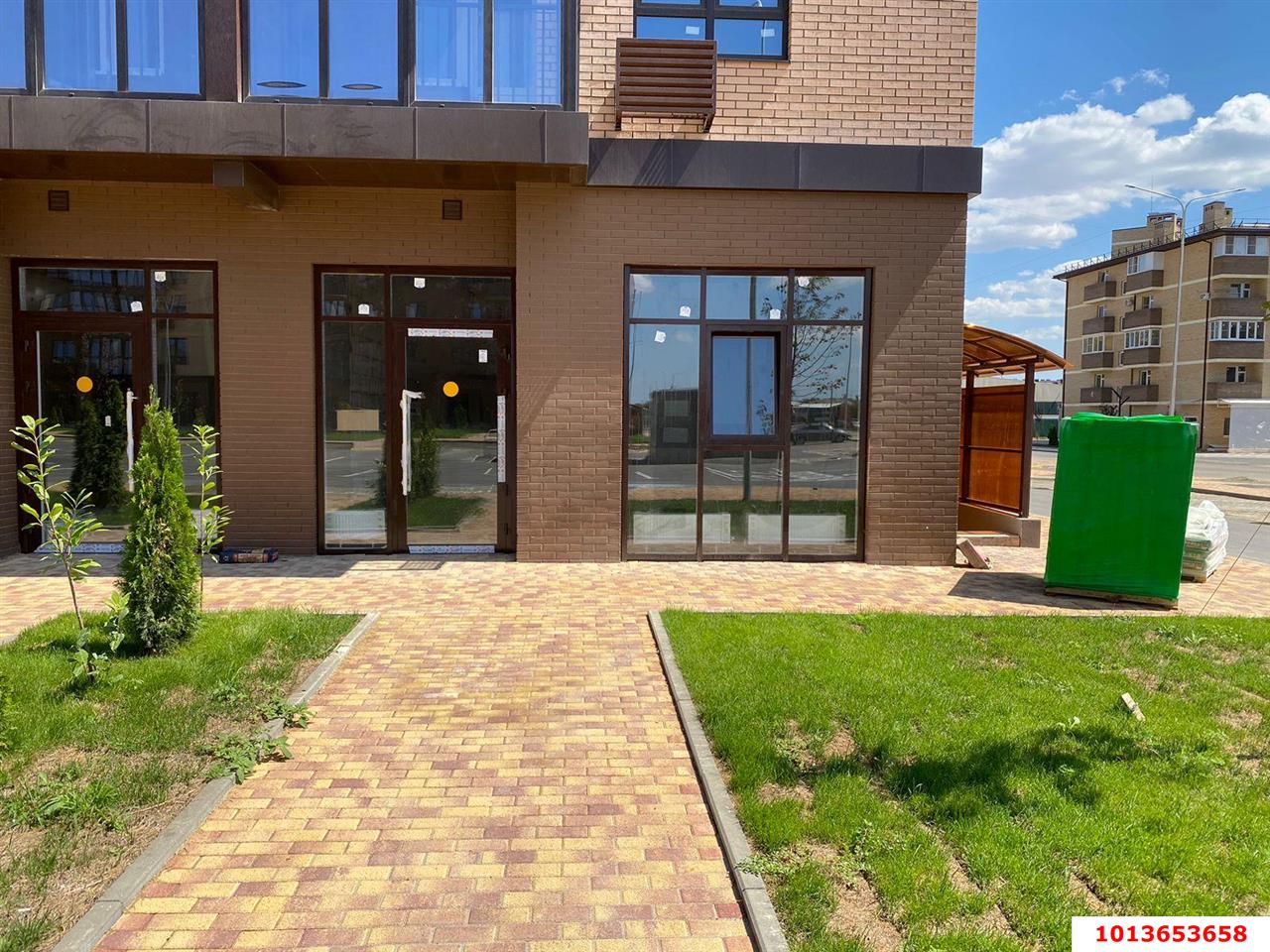 Фото №1: Торговое помещение 98 м² - Южный, жилой комплекс История-2, ул. Екатерининская, 3к1