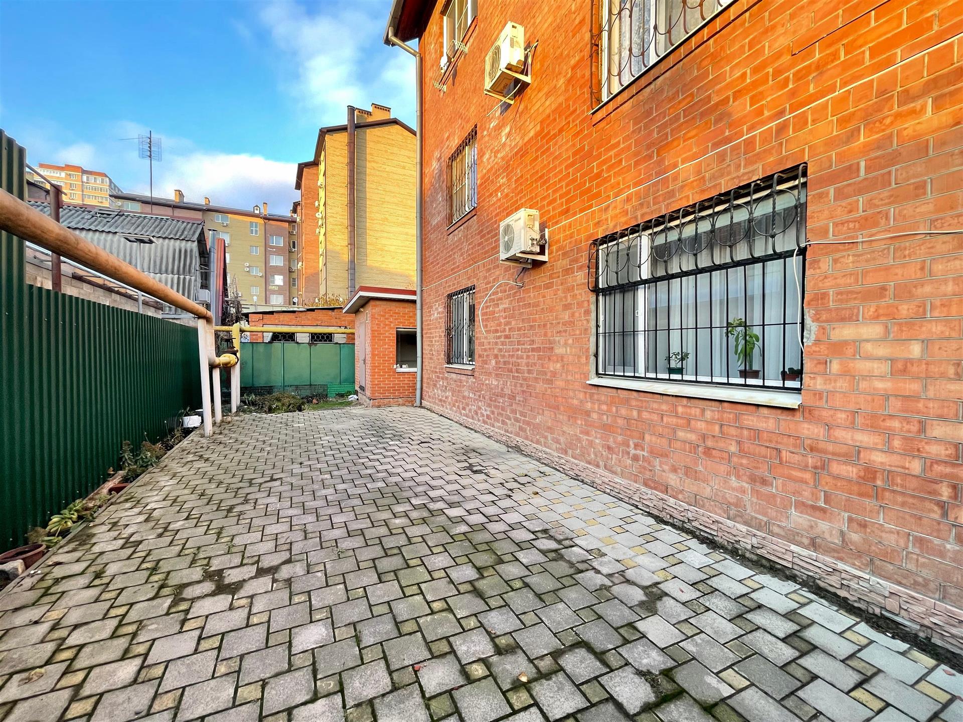 Фото №15: 2-комнатная квартира 80 м² - Краснодар, Прикубанский внутригородской округ, Калинино, мкр. Завод Радиоизмерительных Приборов, ул. Узбекская, 19