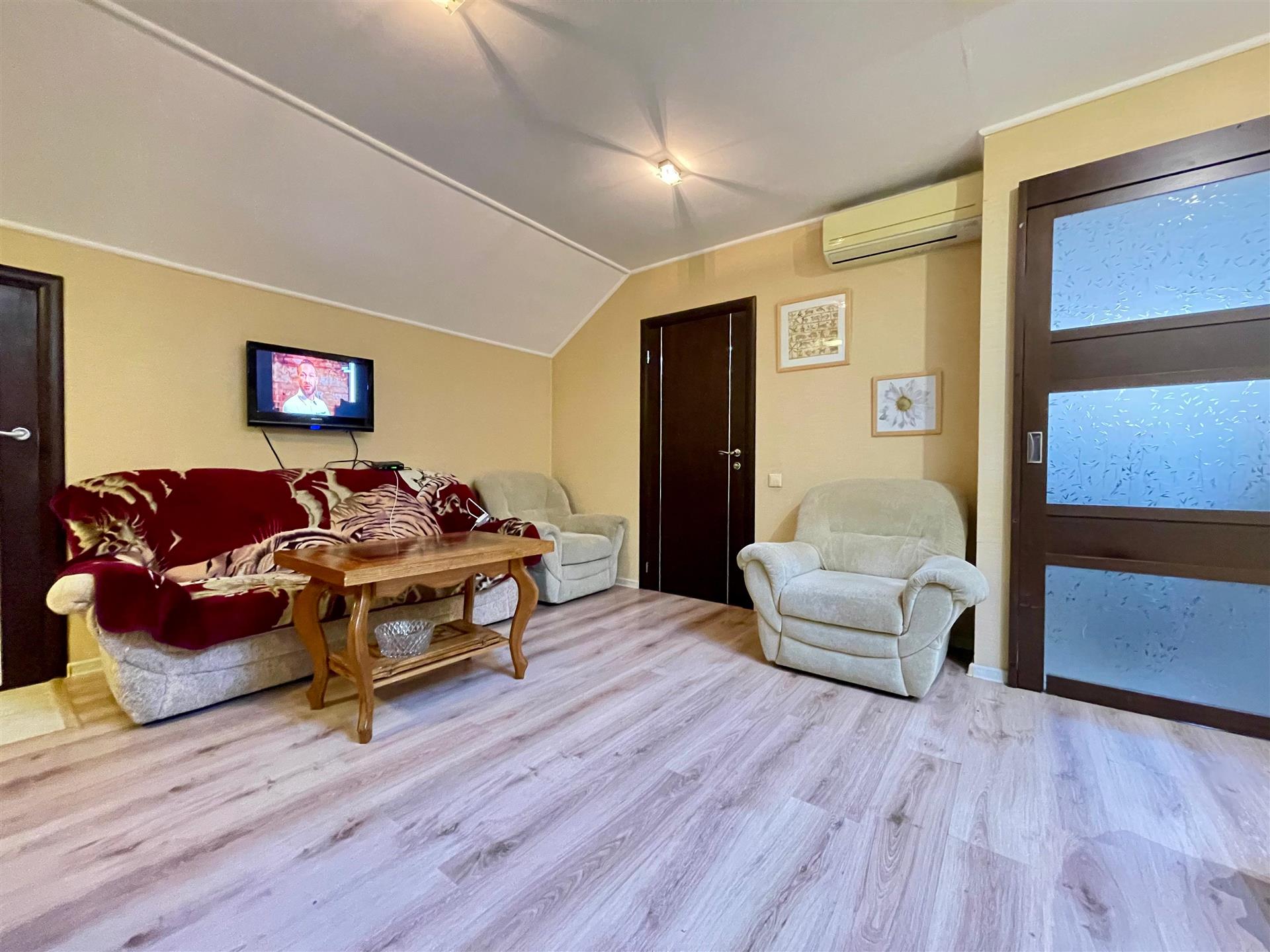 Фото №3: 2-комнатная квартира 80 м² - Краснодар, Прикубанский внутригородской округ, Калинино, мкр. Завод Радиоизмерительных Приборов, ул. Узбекская, 19