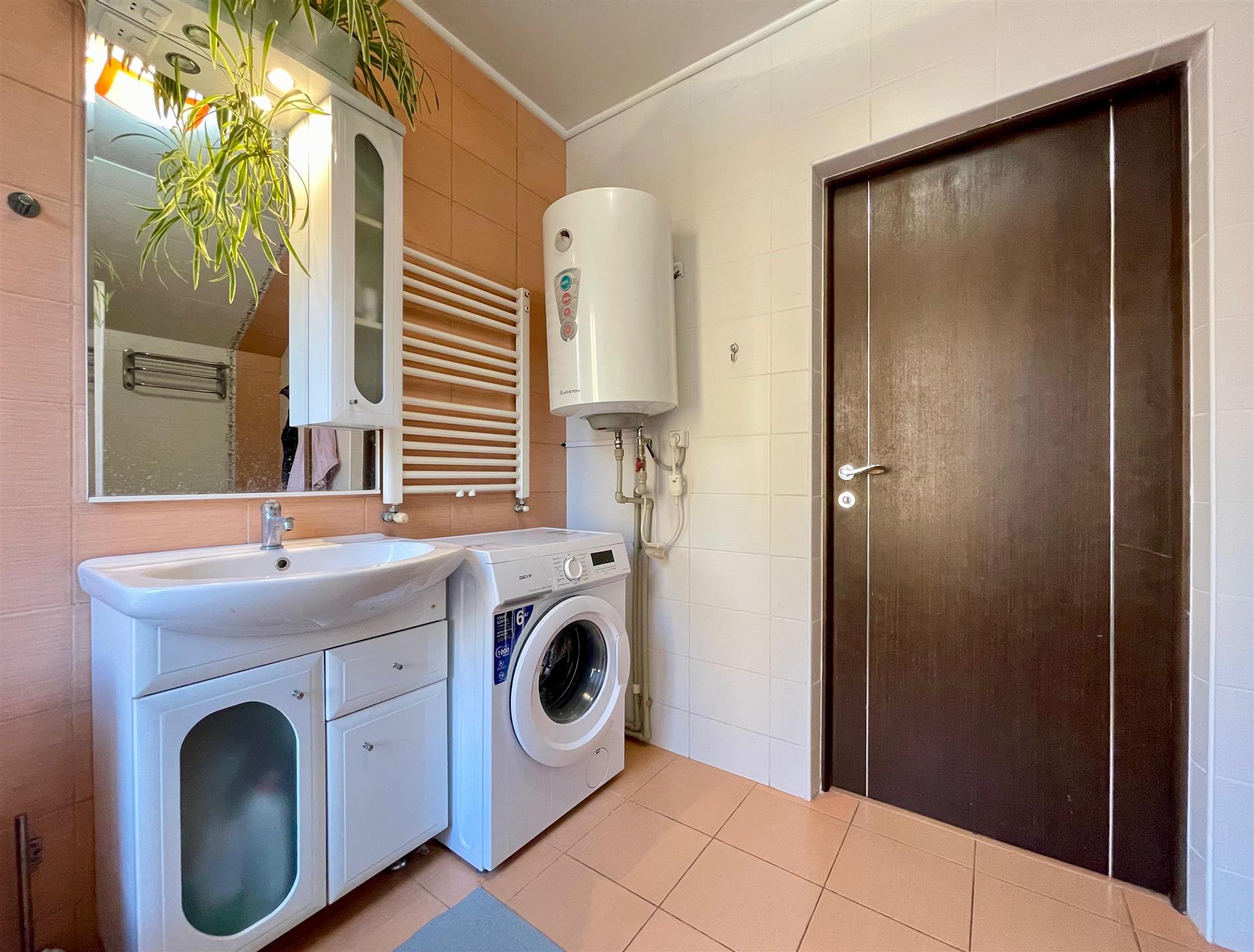 Фото №7: 2-комнатная квартира 80 м² - Краснодар, Прикубанский внутригородской округ, Калинино, мкр. Завод Радиоизмерительных Приборов, ул. Узбекская, 19