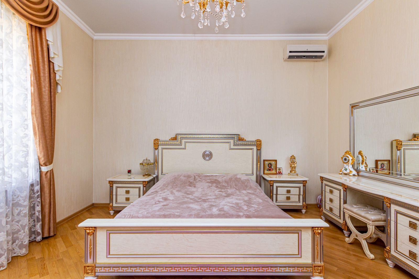 Фото №9: Дом 458 м² + 8 сот. - Краснодар, Завод Радиоизмерительных Приборов, Калинино, имени Петра Метальникова, мкр. Прикубанский внутригородской округ, ул. Безкровного, 35