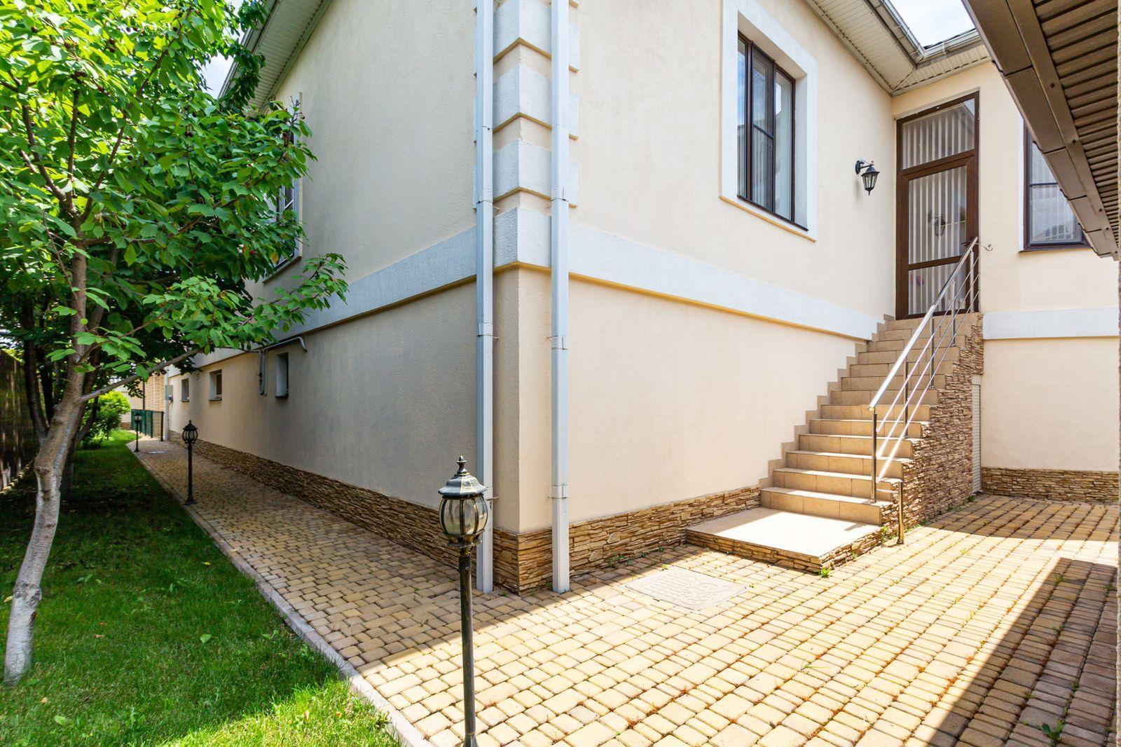 Фото №3: Дом 458 м² + 8 сот. - Краснодар, Завод Радиоизмерительных Приборов, Калинино, имени Петра Метальникова, мкр. Прикубанский внутригородской округ, ул. Безкровного, 35